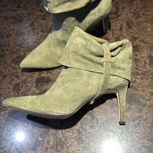 Calvin Klein size 11 - 3-1/2” heel cute pointed toe bootie